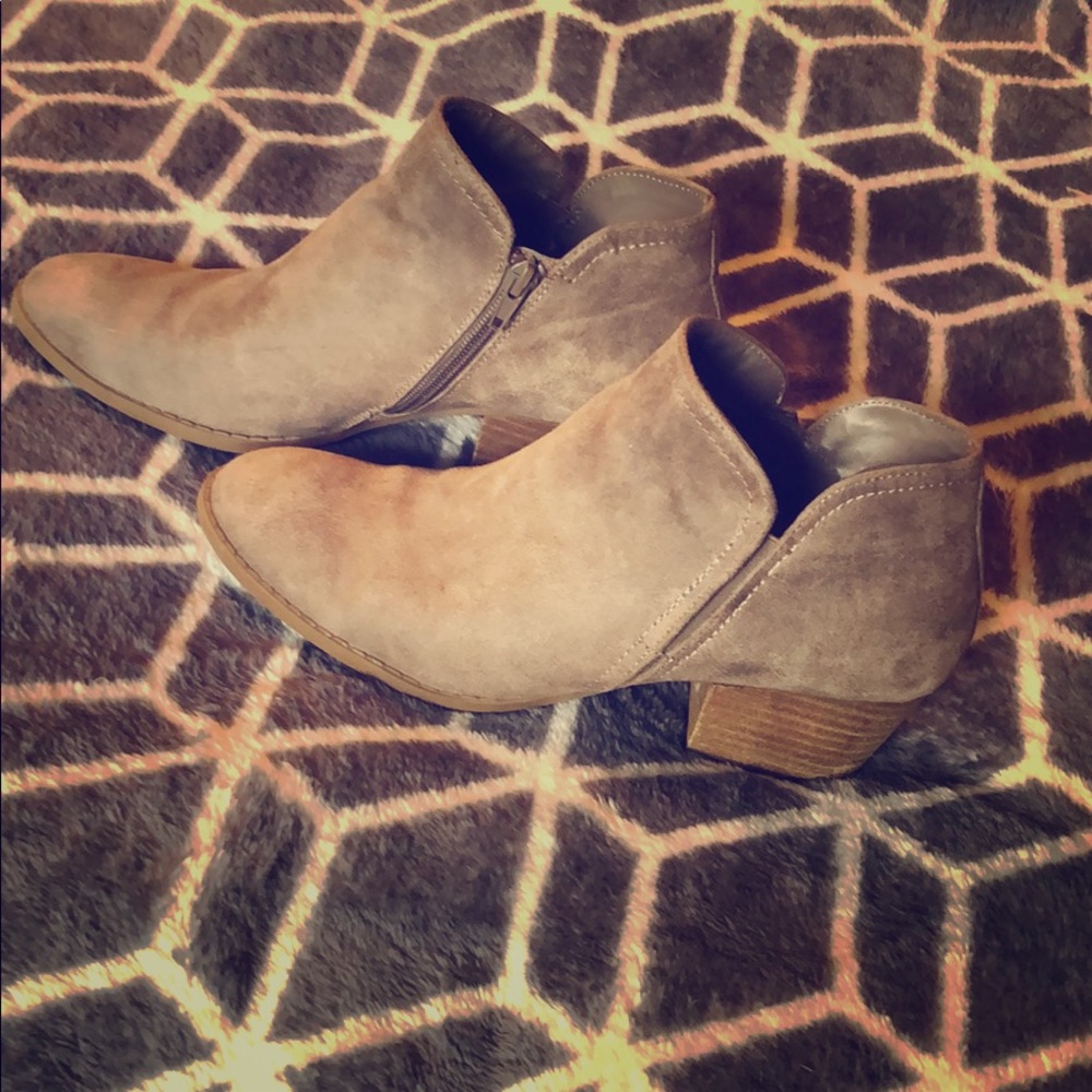 Fergie Faux Suede taupe ankle booties 🥾